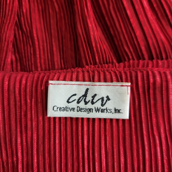 Maroon Pleated Off The Shoulder Blouse Size Small/Medium - Picture 3 of 3